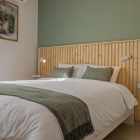 Penthouse With Sunny Terrace Apartman